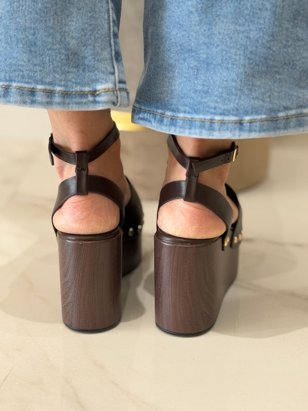 Plataforma Madera Tachas