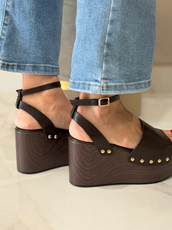 Plataforma Madera Tachas