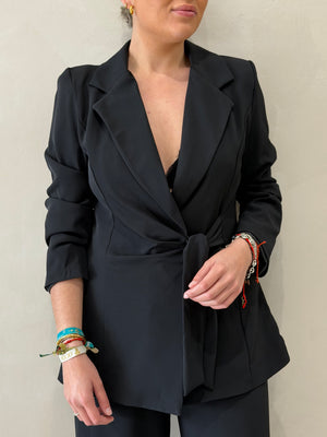 Traje Atado Nudo