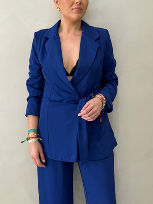 Traje Atado Nudo