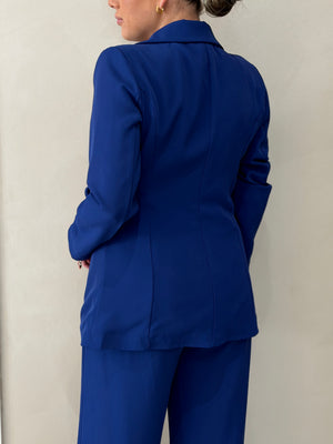 Traje Atado Nudo