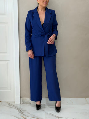 Traje Atado Nudo
