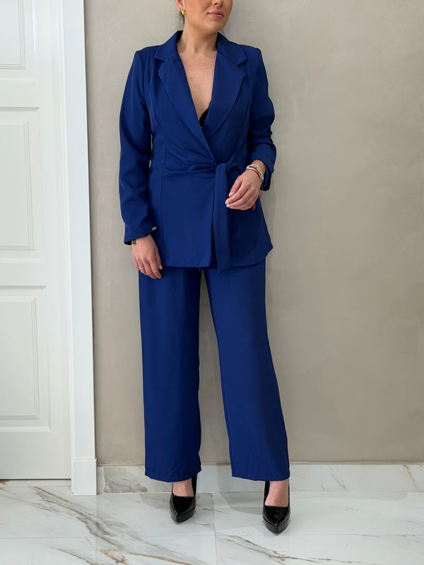 Traje Atado Nudo